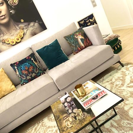 Barcelona Chic Apartments- Free Parking - 10 Min From Bcn City Centre By Metro Dış mekan fotoğraf
