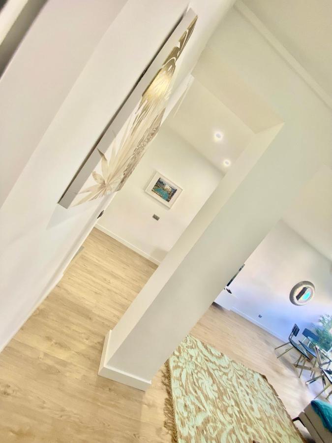 Barcelona Chic Apartments- Free Parking - 10 Min From Bcn City Centre By Metro Dış mekan fotoğraf