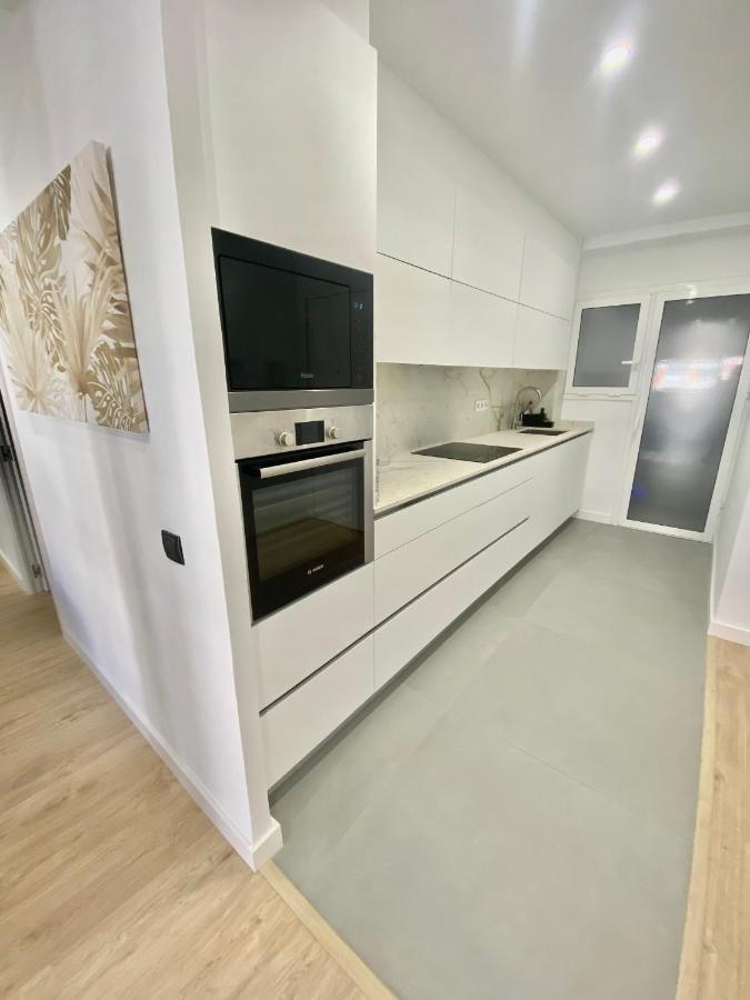 Barcelona Chic Apartments- Free Parking - 10 Min From Bcn City Centre By Metro Dış mekan fotoğraf