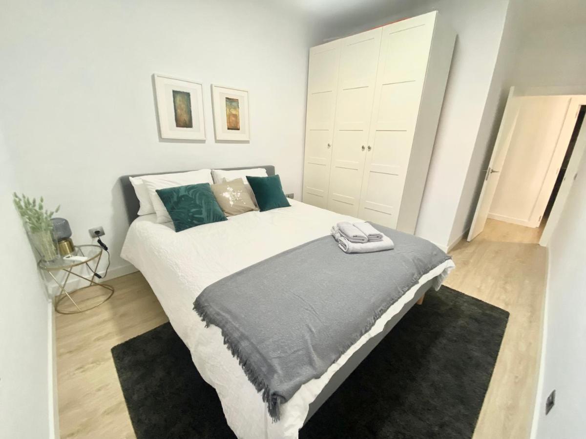 Barcelona Chic Apartments- Free Parking - 10 Min From Bcn City Centre By Metro Dış mekan fotoğraf