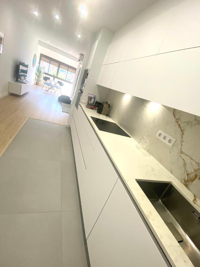 Barcelona Chic Apartments- Free Parking - 10 Min From Bcn City Centre By Metro Dış mekan fotoğraf