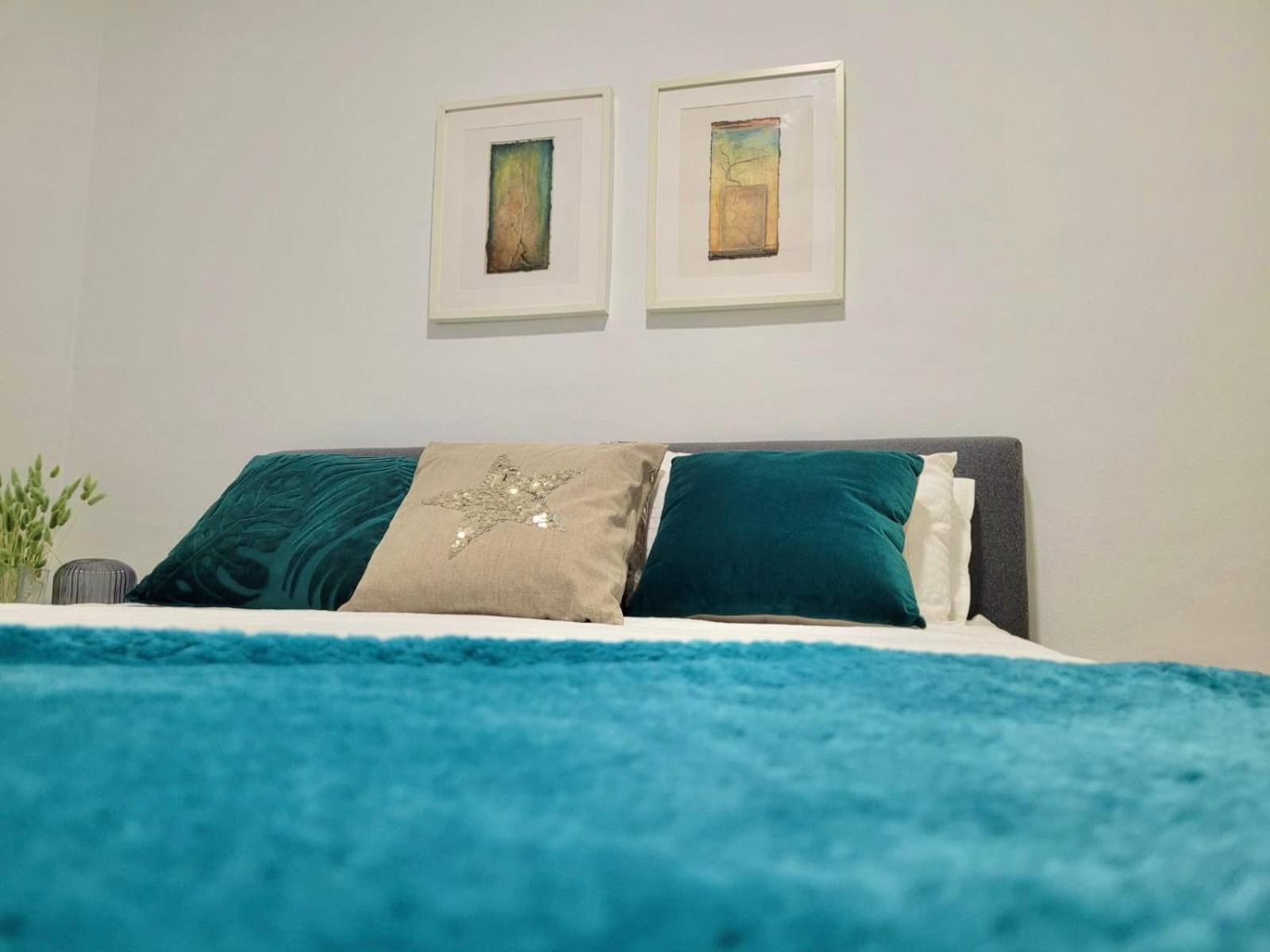 Barcelona Chic Apartments- Free Parking - 10 Min From Bcn City Centre By Metro Dış mekan fotoğraf