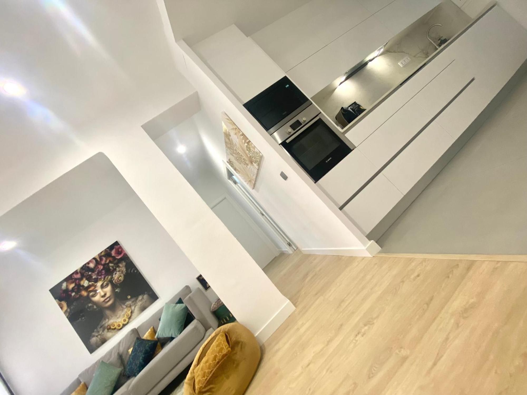Barcelona Chic Apartments- Free Parking - 10 Min From Bcn City Centre By Metro Dış mekan fotoğraf