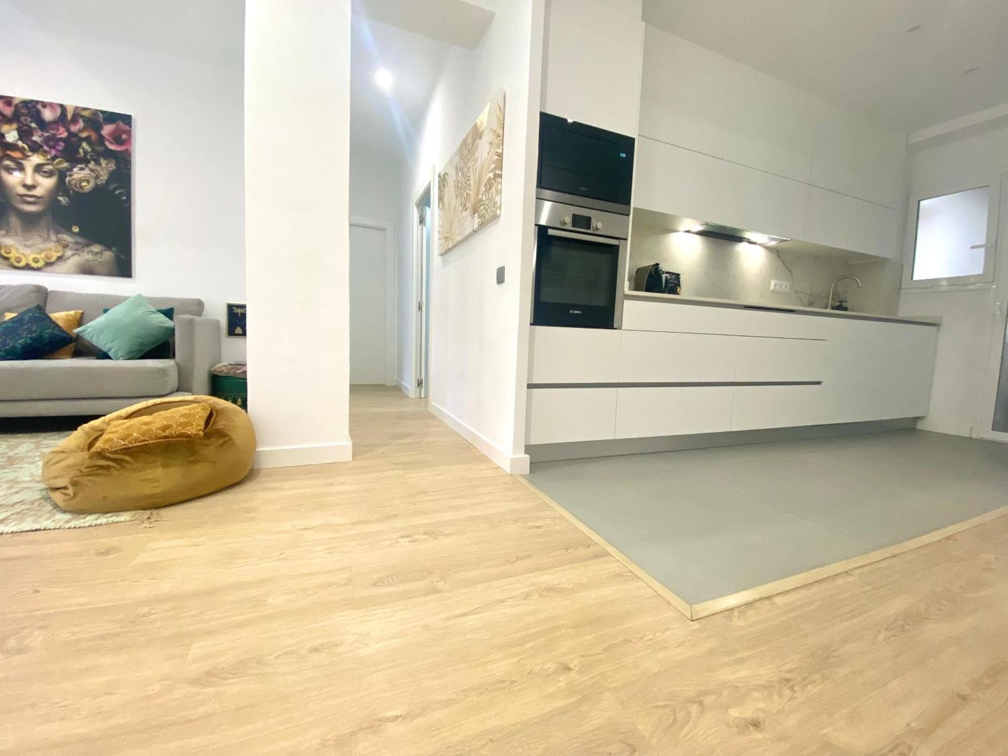 Barcelona Chic Apartments- Free Parking - 10 Min From Bcn City Centre By Metro Dış mekan fotoğraf
