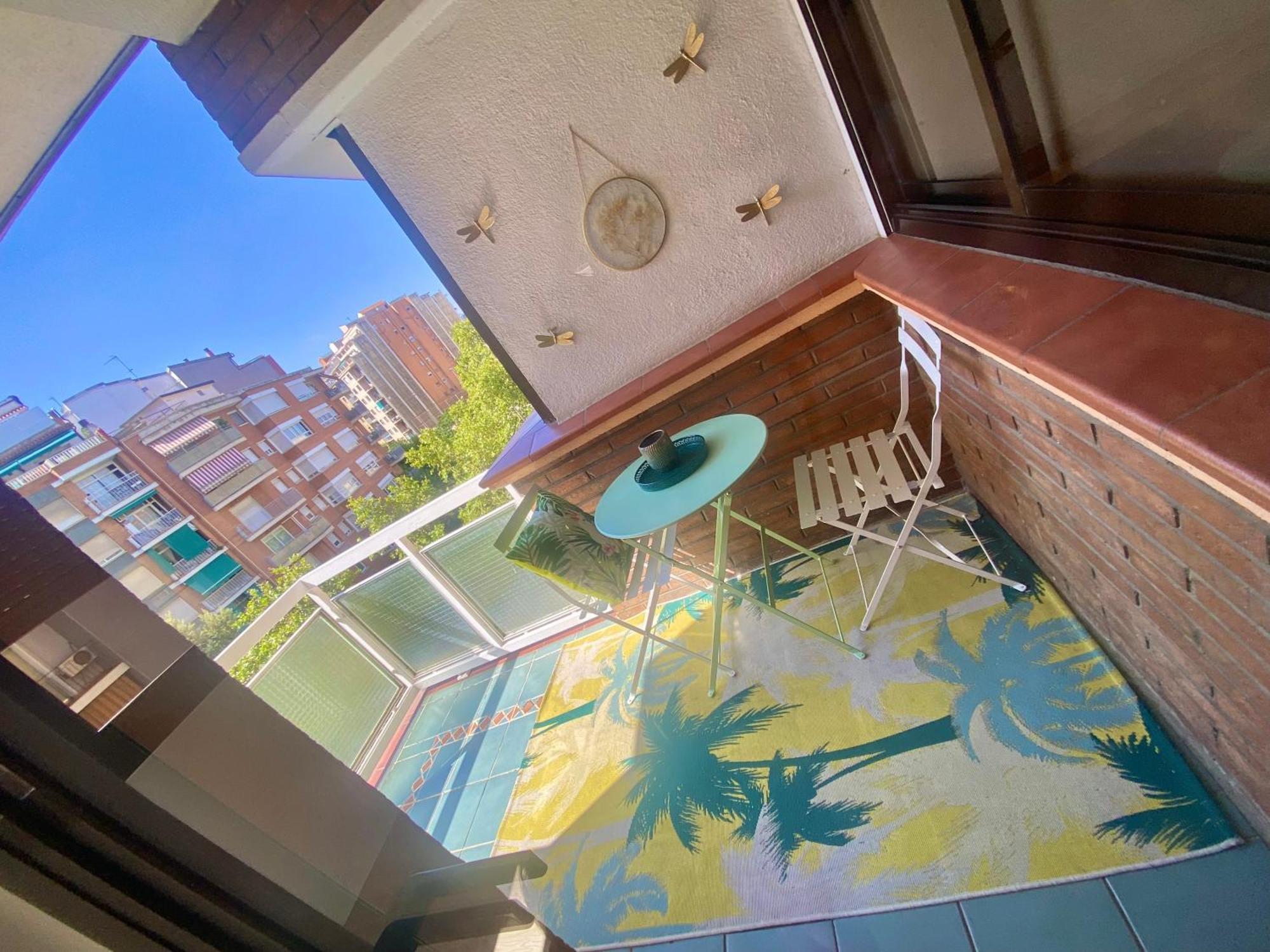 Barcelona Chic Apartments- Free Parking - 10 Min From Bcn City Centre By Metro Dış mekan fotoğraf